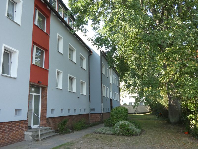 Gemütliche 2 Zimmerwohnung mit Eichenparkett, Laminat und großzügigem Balkon